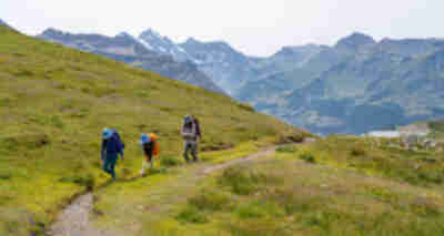 The girls cresting the trail with Mürren in the background