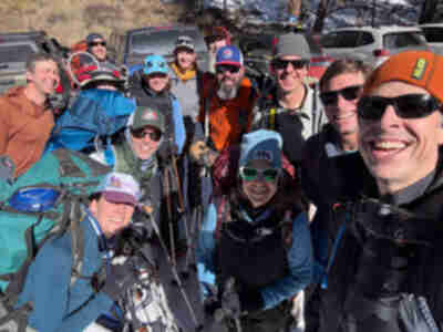 The bulk of the group setting off from the trailhead