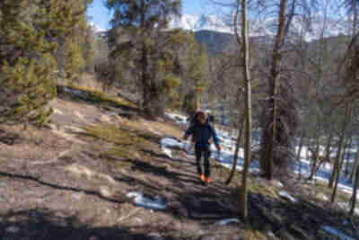 The dry and occasionally icy start to the trail