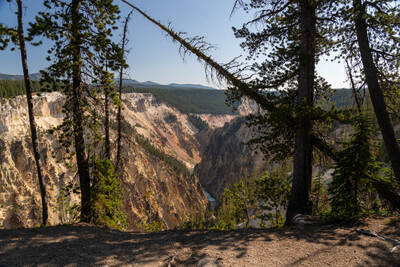 Hiking along the South Rim Trail at Grand Canyon of the Yellowstone