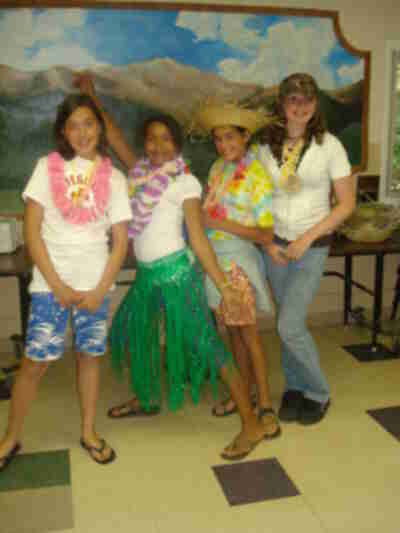 Madeline, Schafer, Taryn and Carly at the luau